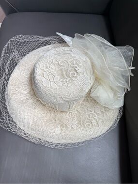 Vintage Ivory Lace Wide Brim Church/Wedding Hat Organza Bow Elegant Dress Hat